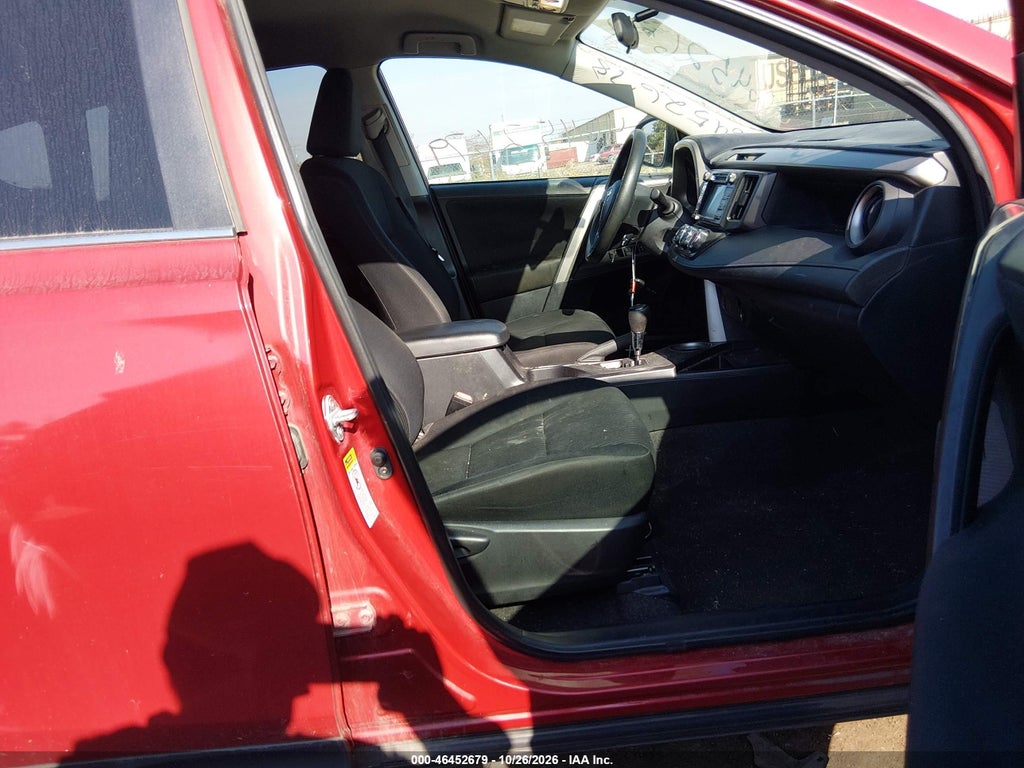 2015 Toyota RAV4 LE photo 5