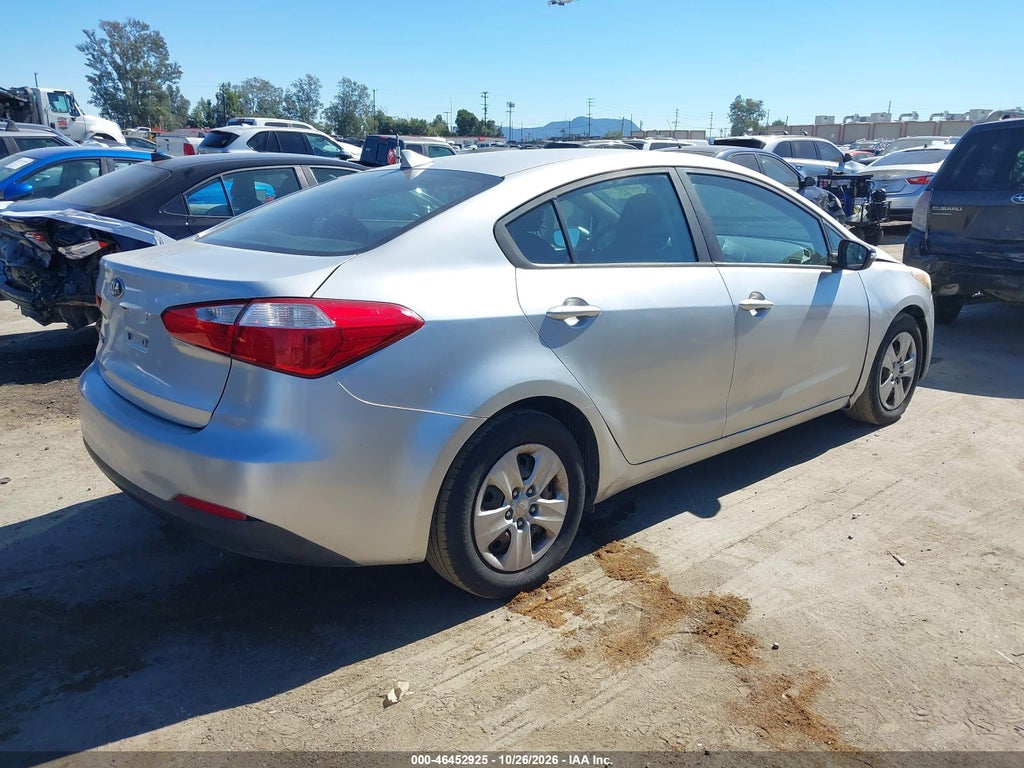 2016 Kia Forte LX photo 4