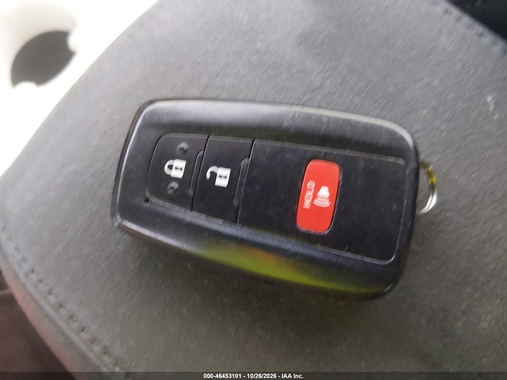 2017 Toyota Prius Three photo 11
