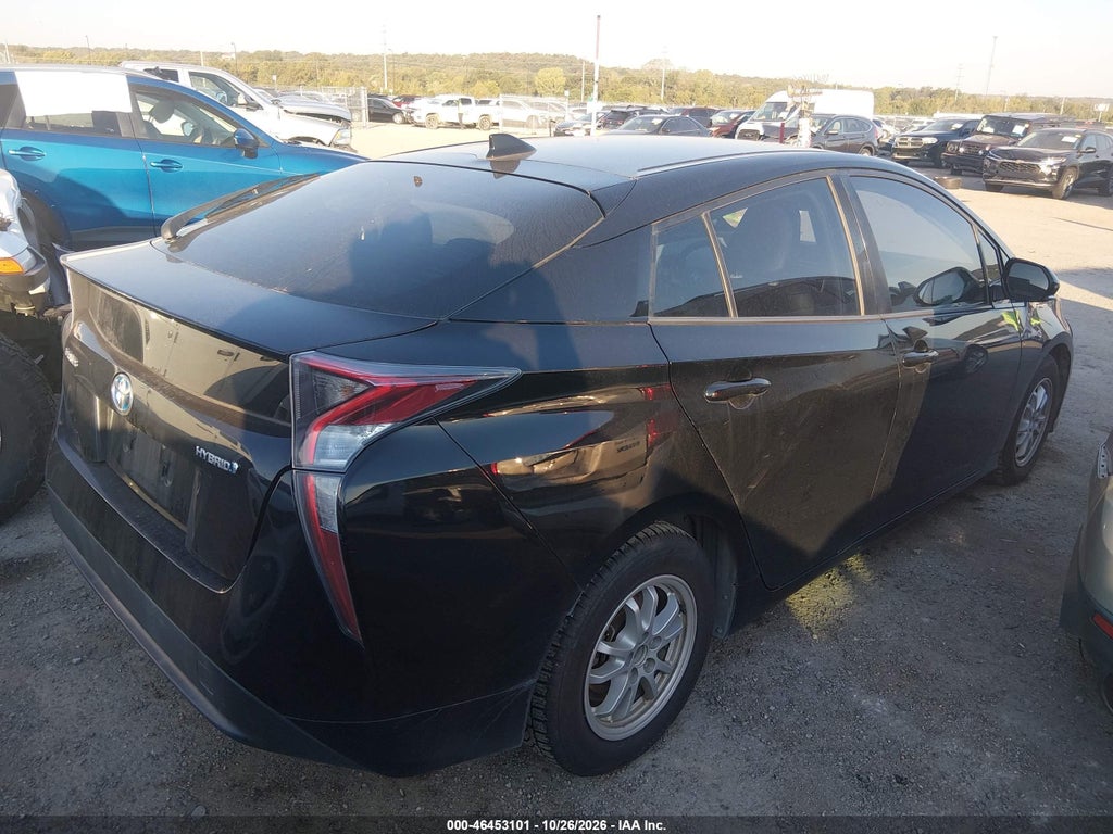2017 Toyota Prius Three photo 4