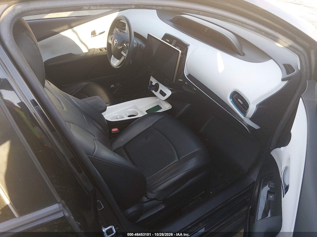 2017 Toyota Prius Three photo 5