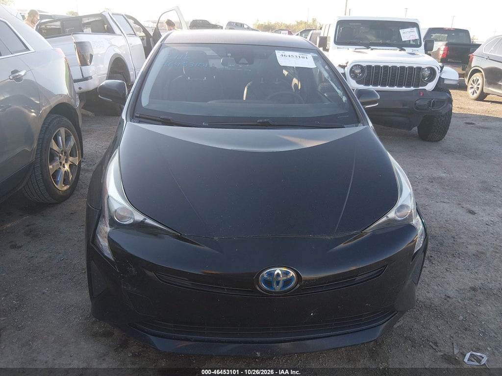 2017 Toyota Prius Three photo 6
