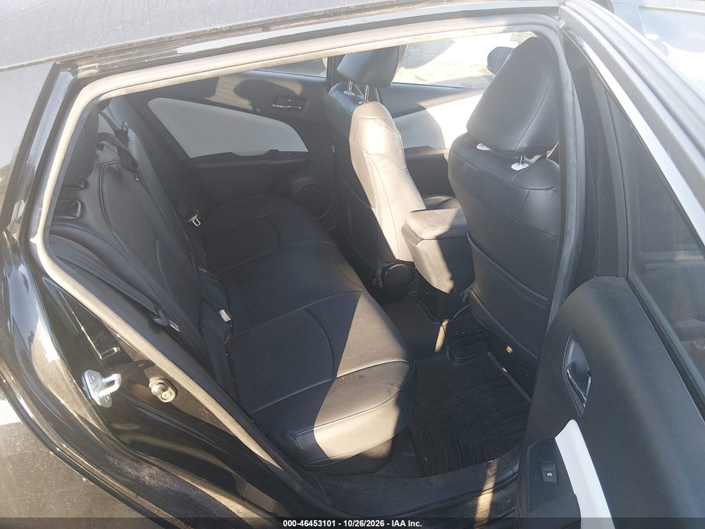 2017 Toyota Prius Three photo 8