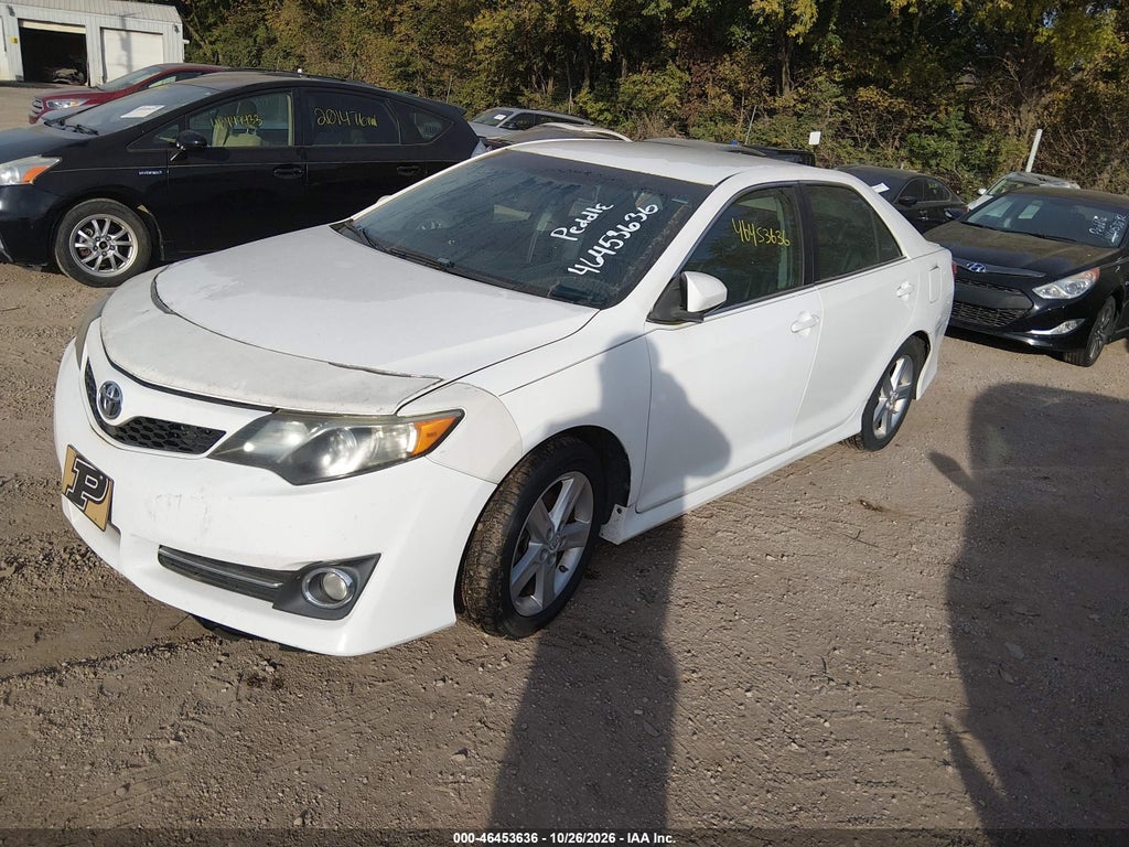 2012 Toyota Camry SE photo 2