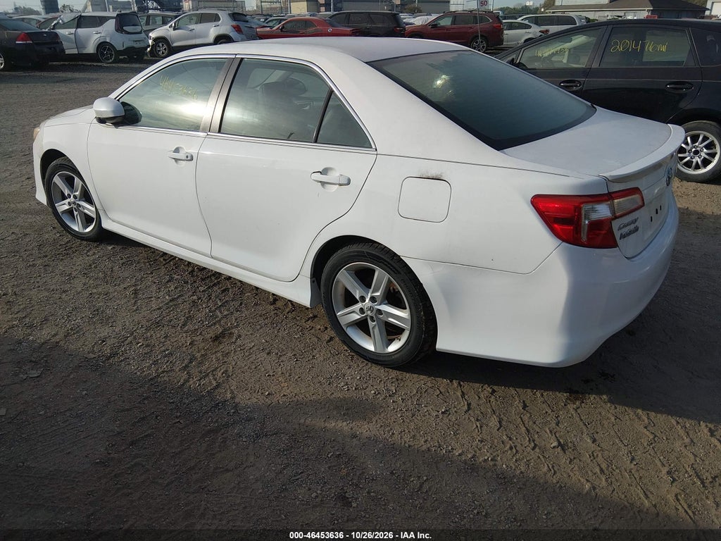 2012 Toyota Camry SE photo 3