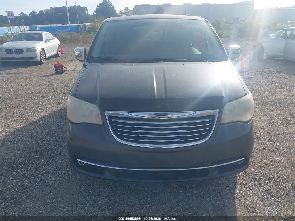 2012 Chrysler Town & Country Touring-L photo 6