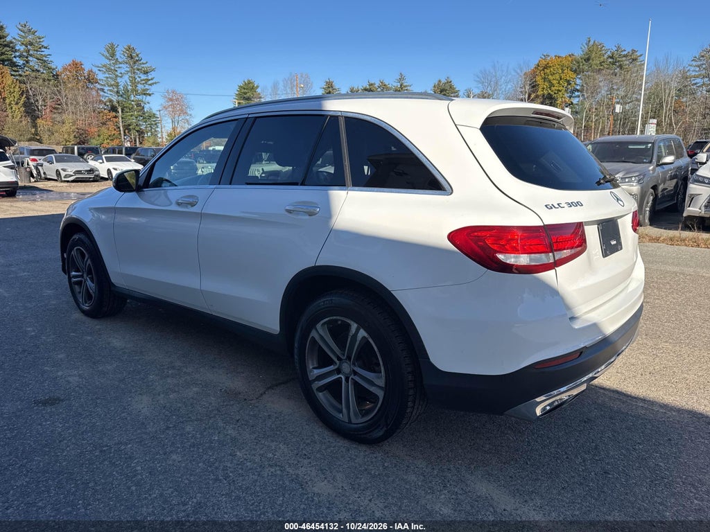 2016 Mercedes-Benz GLC 300 4MATIC photo 3