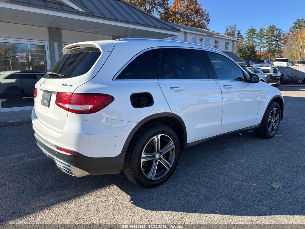 2016 Mercedes-Benz GLC 300 4MATIC photo 4