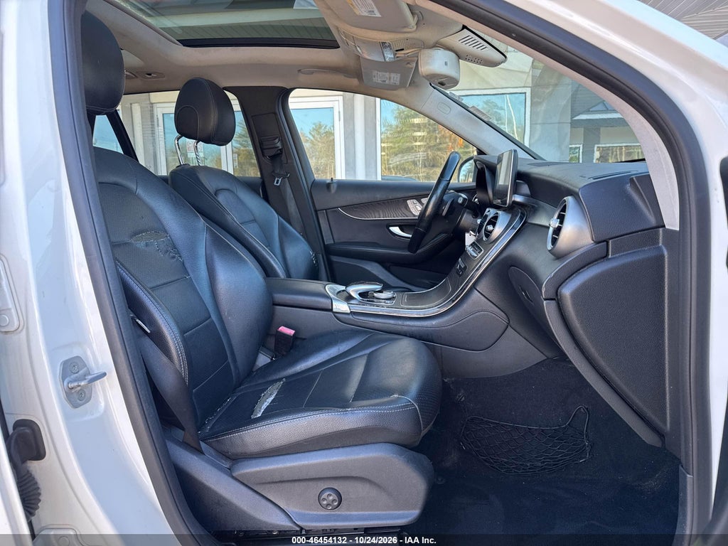 2016 Mercedes-Benz GLC 300 4MATIC photo 5