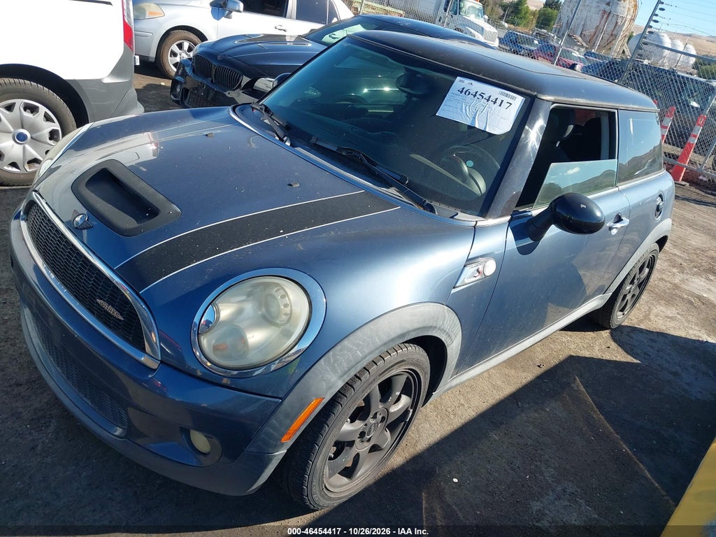 2010 Mini Cooper S photo 2