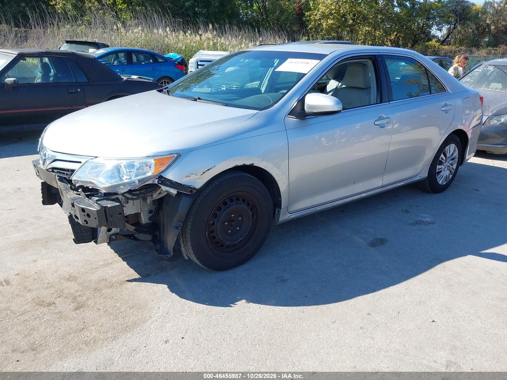 2014 Toyota Camry LE photo 2