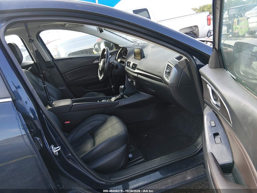 2017 Mazda MAZDA3 Grand Touring photo 5