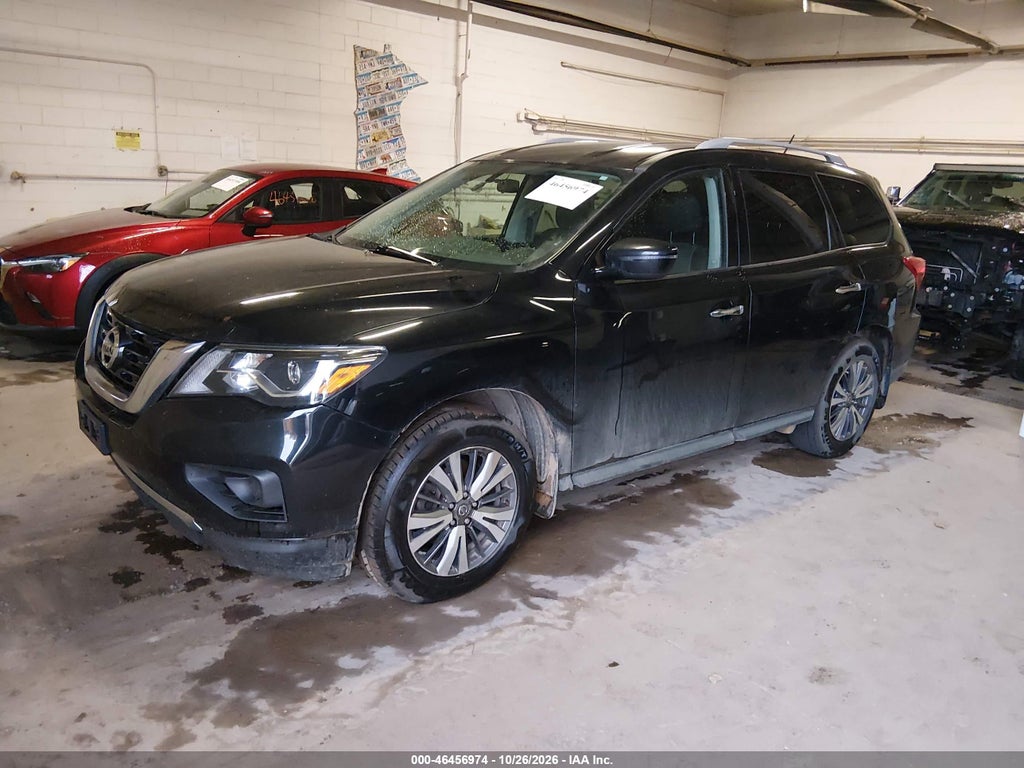 2018 Nissan Pathfinder S photo 2