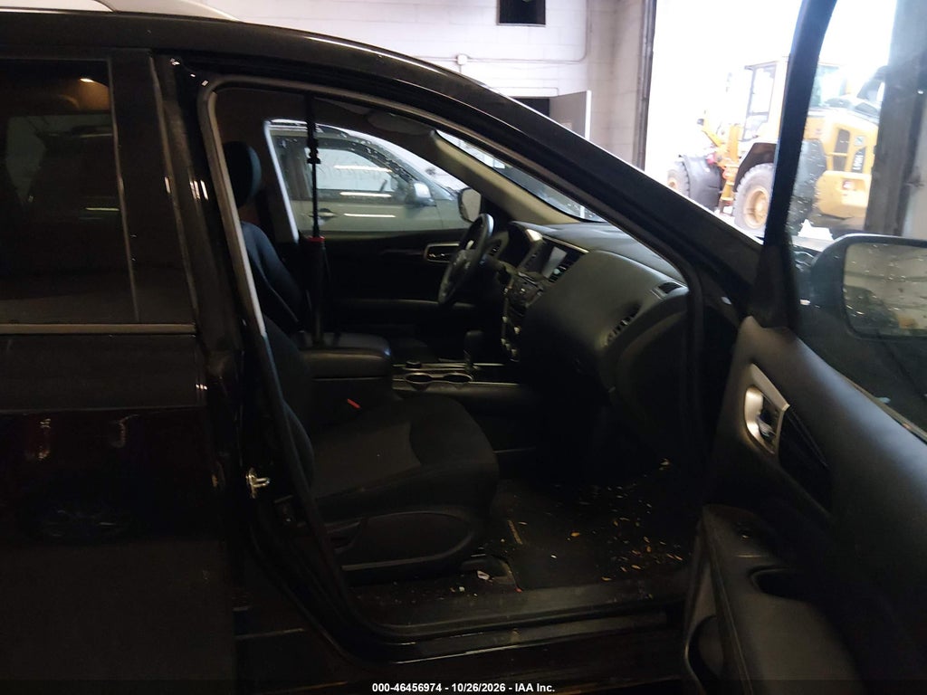 2018 Nissan Pathfinder S photo 5