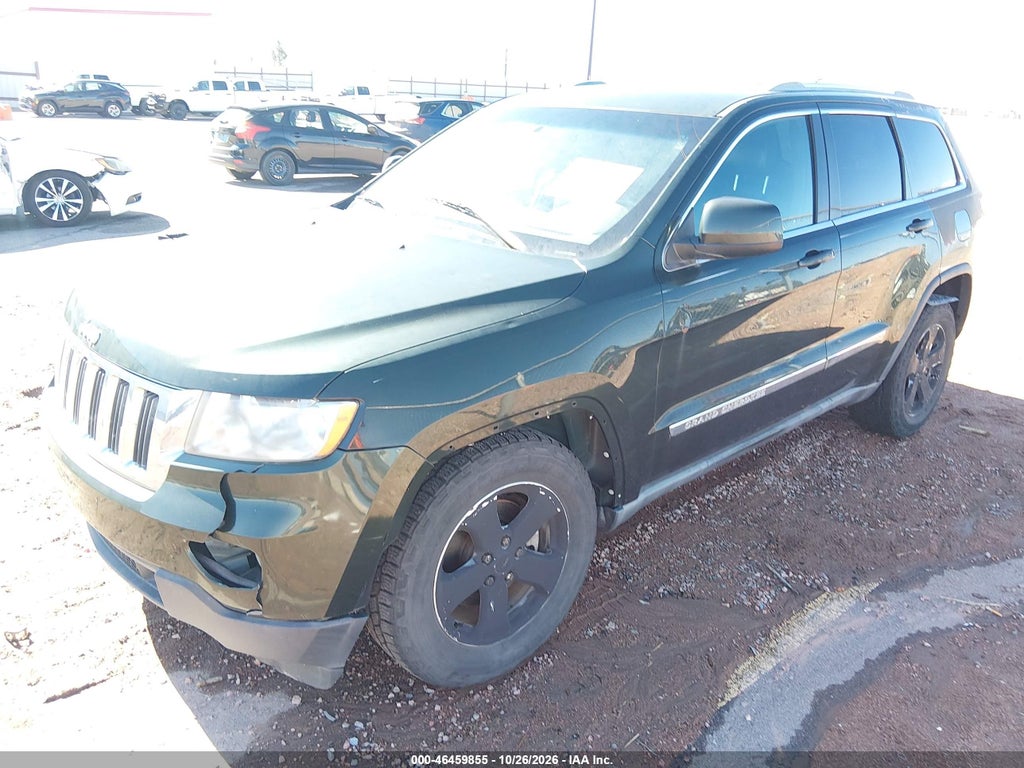2011 Jeep Grand Cherokee Laredo photo 2