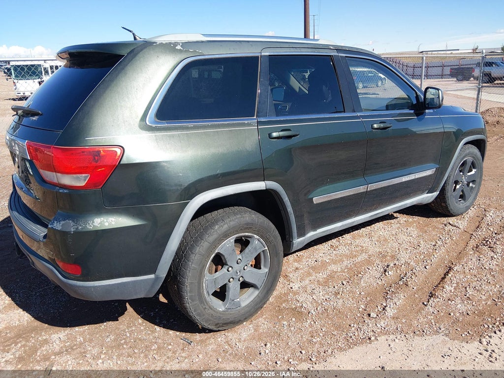 2011 Jeep Grand Cherokee Laredo photo 4