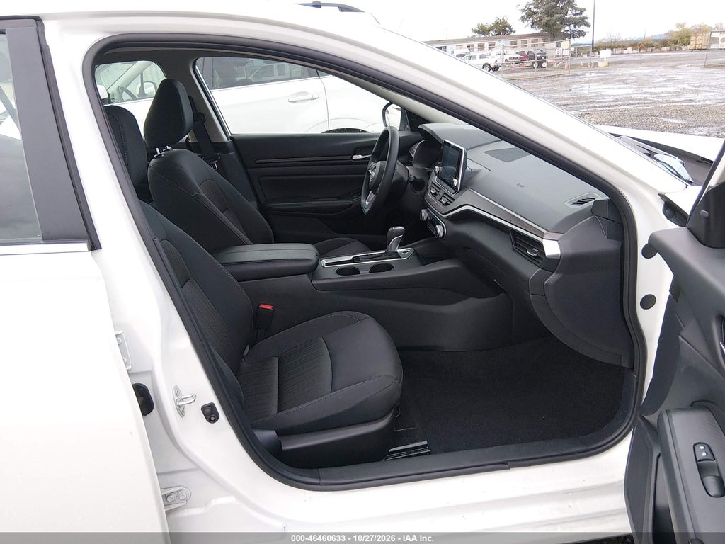 2025 Nissan Altima SV FWD photo 5