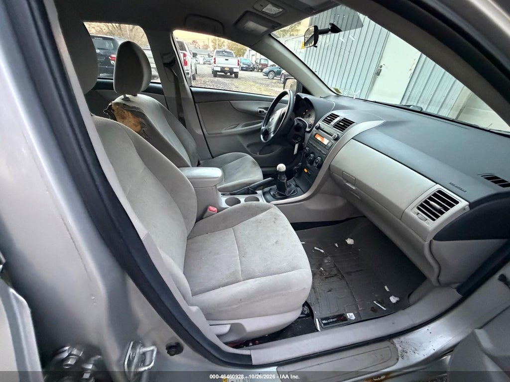 2011 Toyota Corolla photo 5