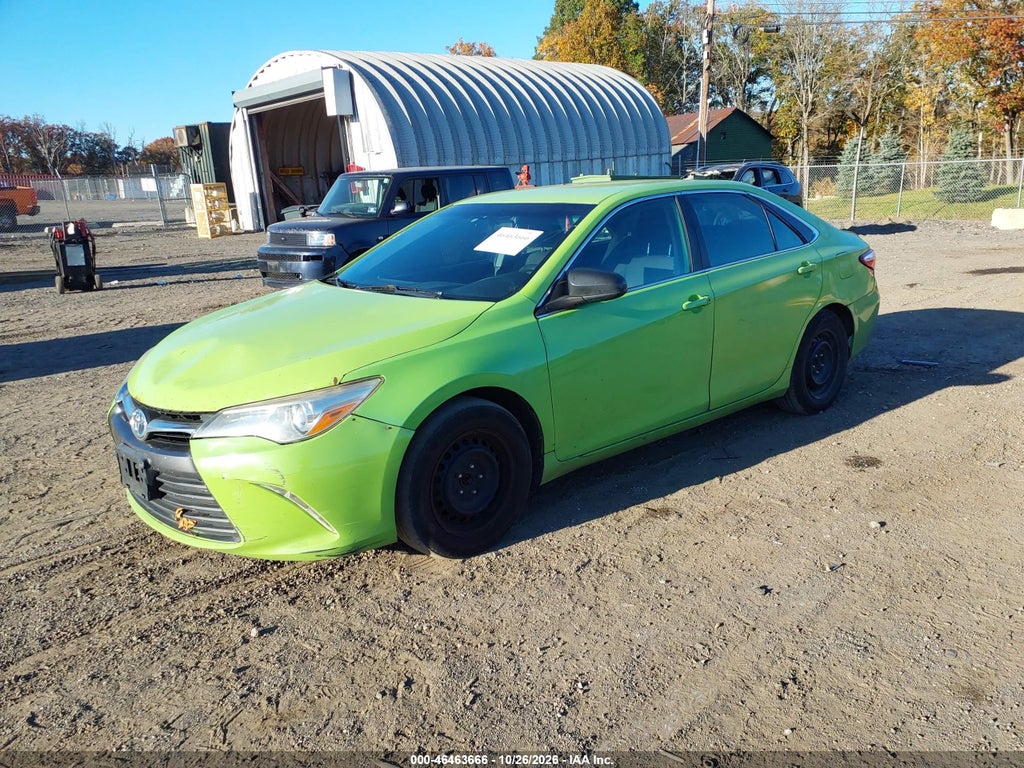 2015 Toyota Camry Hybrid LE photo 2
