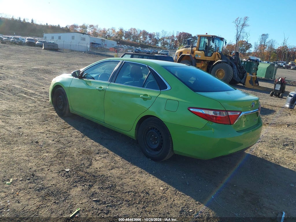 2015 Toyota Camry Hybrid LE photo 3