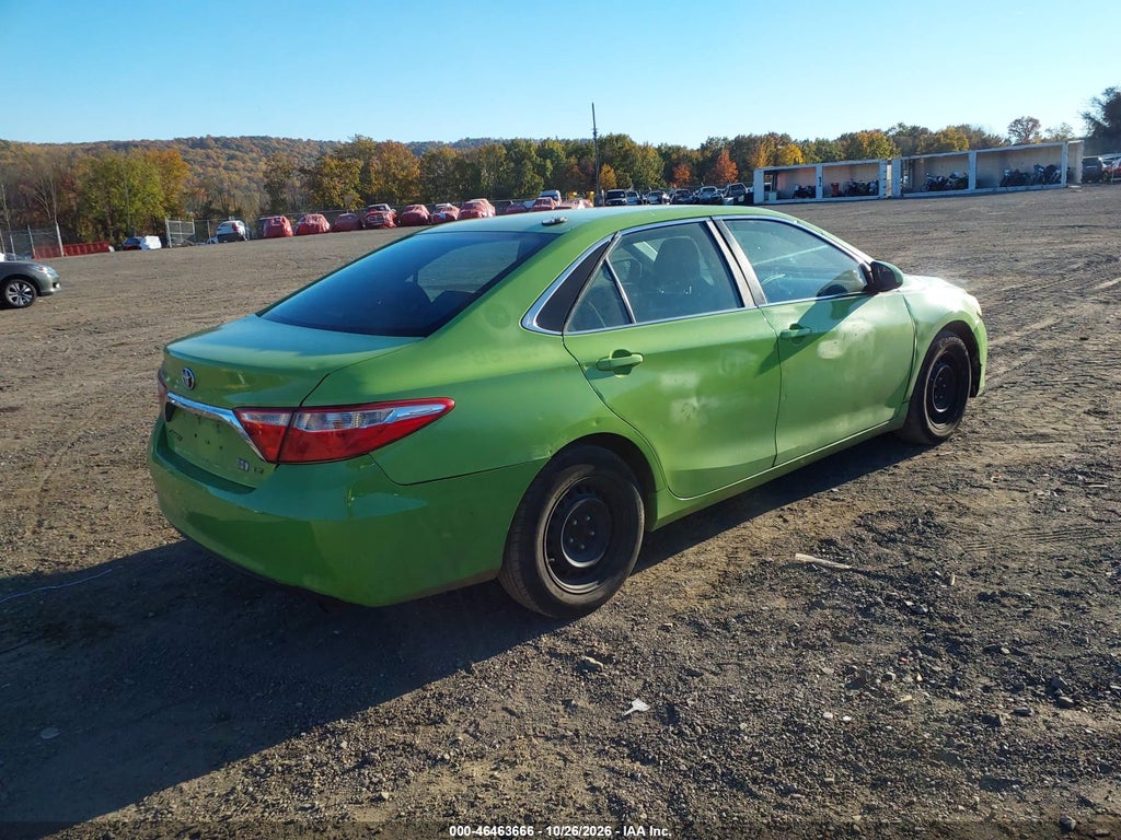 2015 Toyota Camry Hybrid LE photo 4