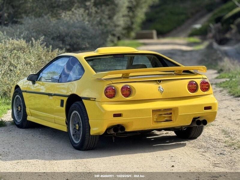 1986 Pontiac Fiero GT photo 3