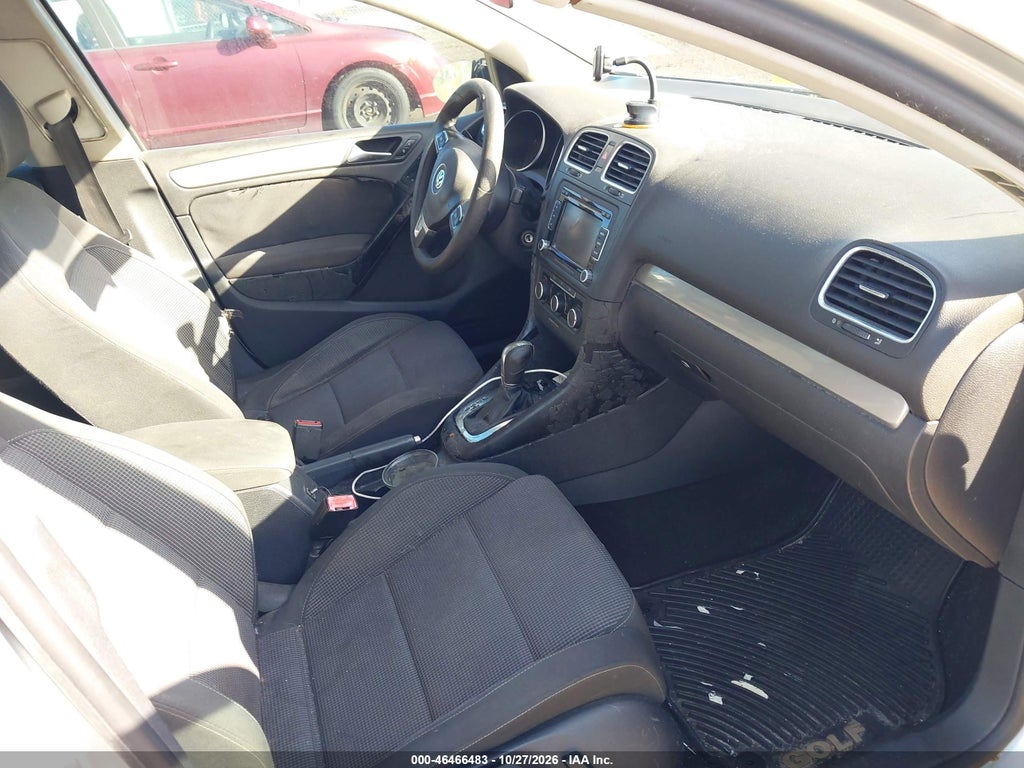 2011 Volkswagen Golf TDI 4-Door photo 5