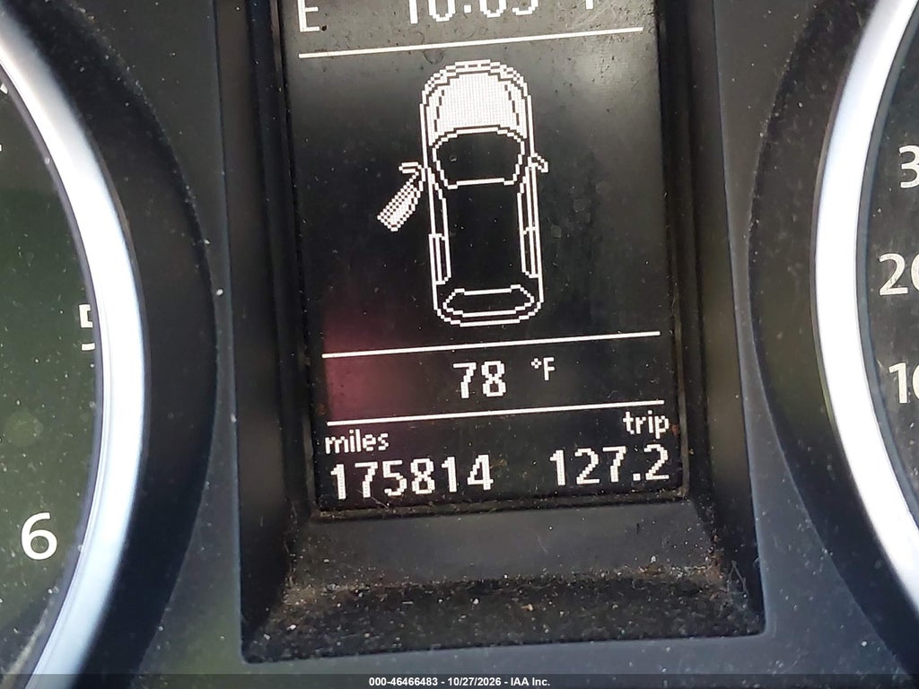 2011 Volkswagen Golf TDI 4-Door photo 7