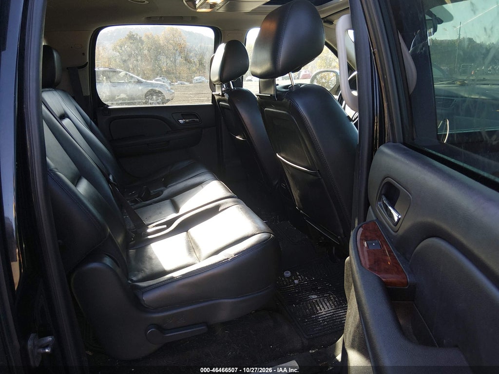 2014 Chevrolet Suburban 1500 LTZ photo 8