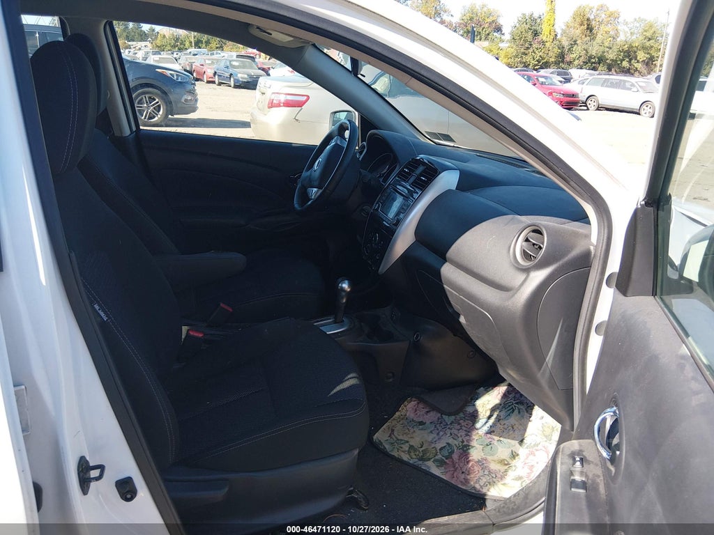 2018 Nissan Versa 1.6 SV photo 5