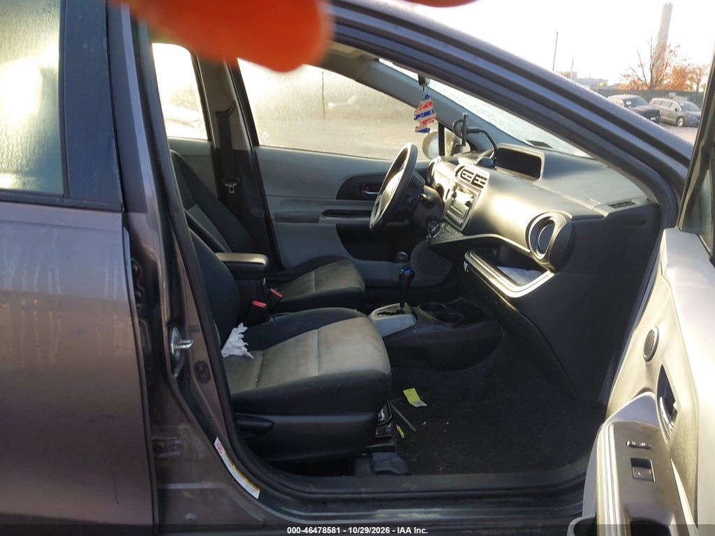 2014 Toyota Prius C TWO photo 5