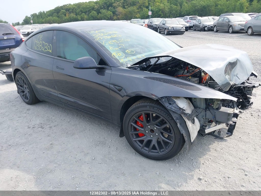 TESLA MODEL 3 2025