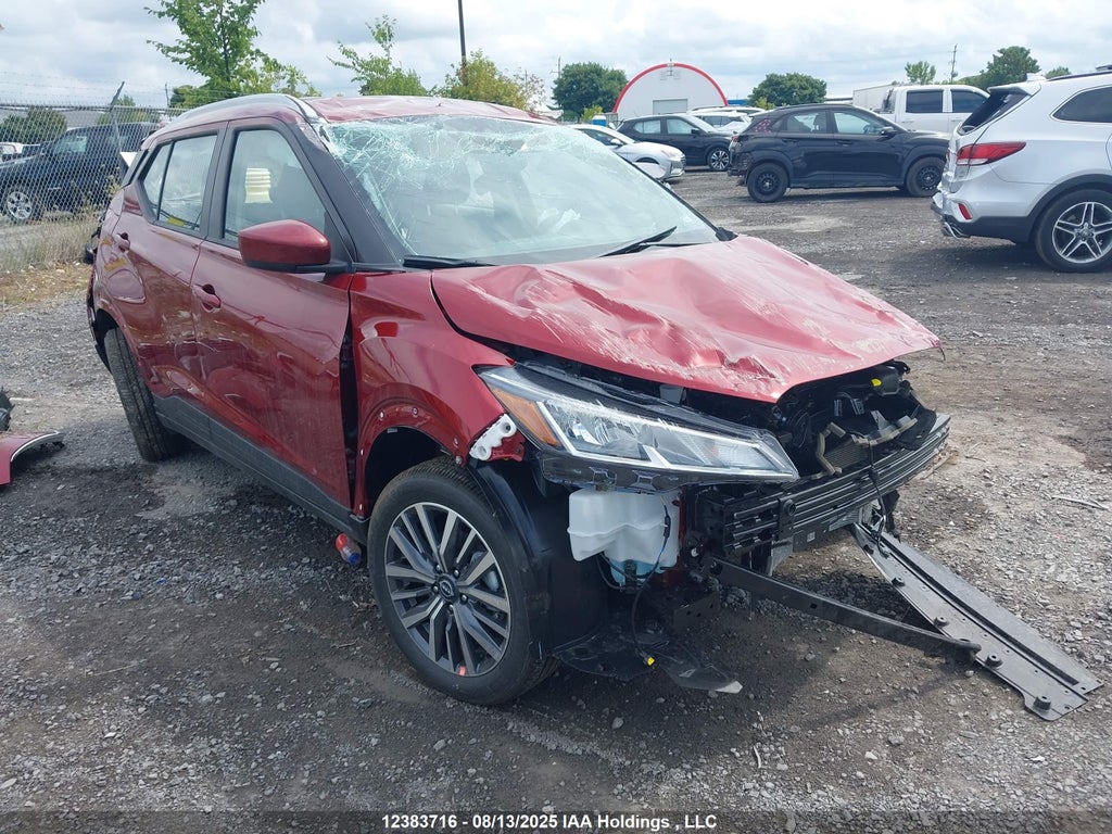 NISSAN KICKS PLAY 2025