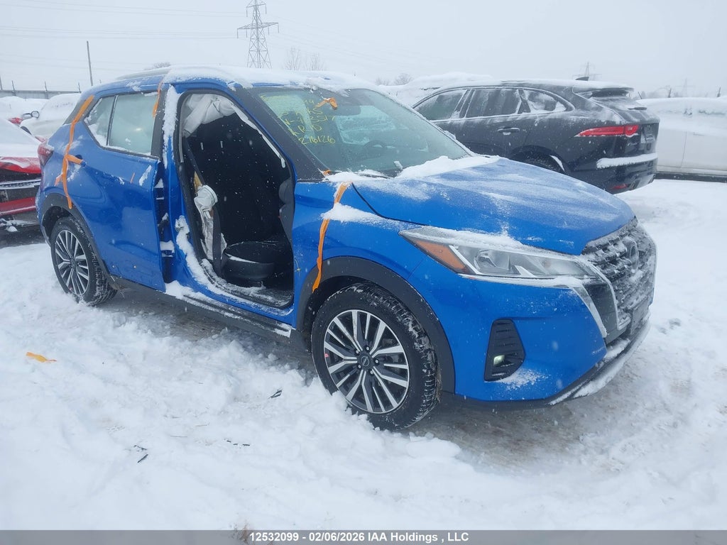 NISSAN KICKS PLAY 2025