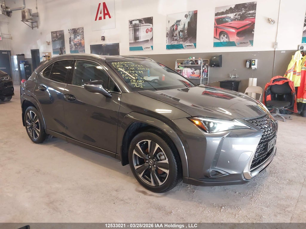 LEXUS UX 2024