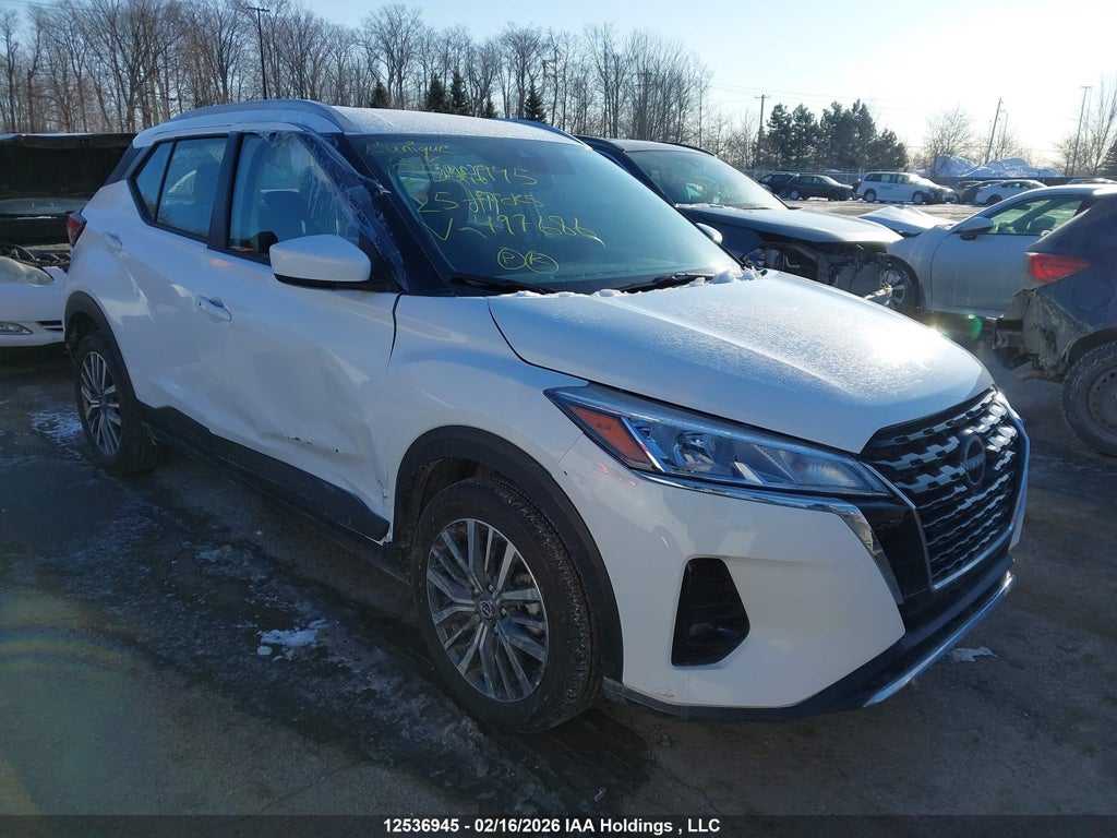 NISSAN KICKS PLAY 2025