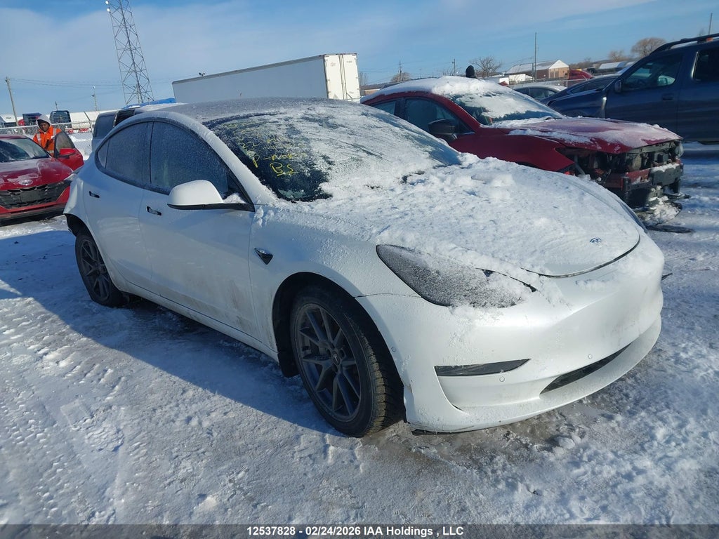 TESLA MODEL 3 2022