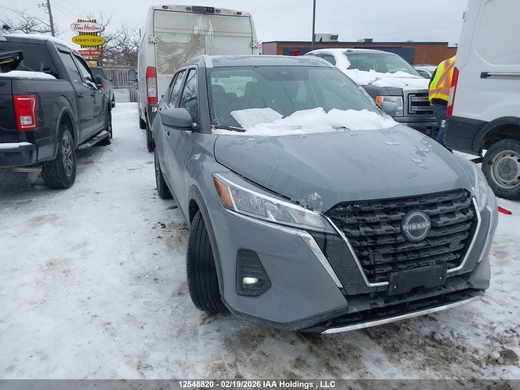 NISSAN KICKS PLAY 2025