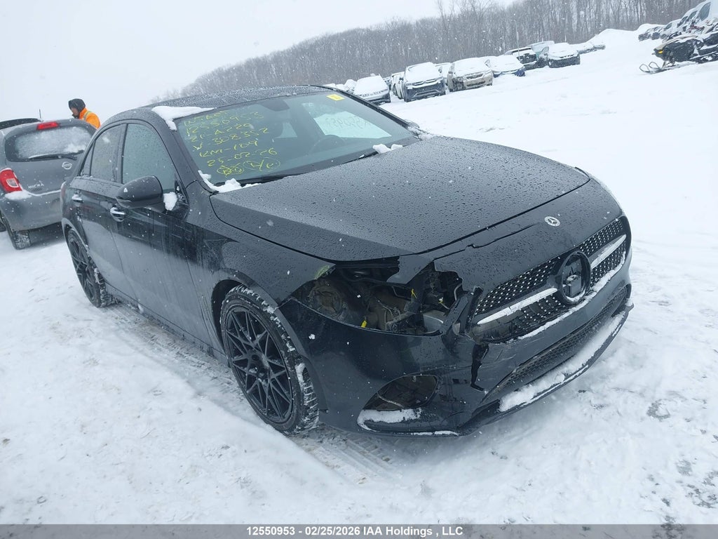 MERCEDES-BENZ A-  2021