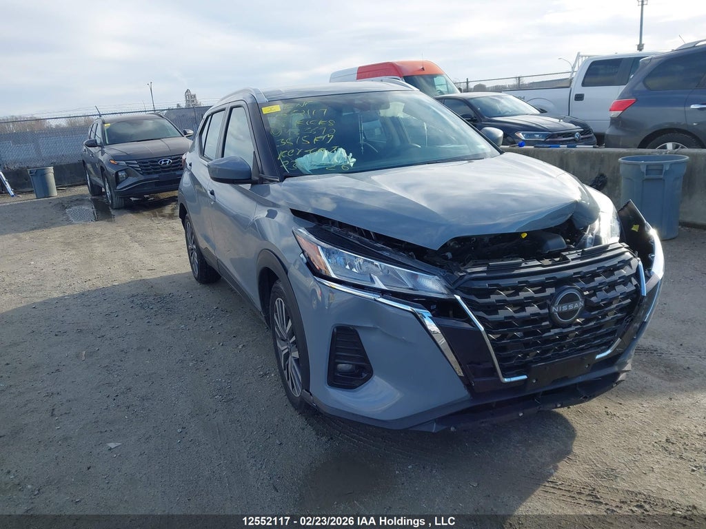 NISSAN KICKS PLAY 2025