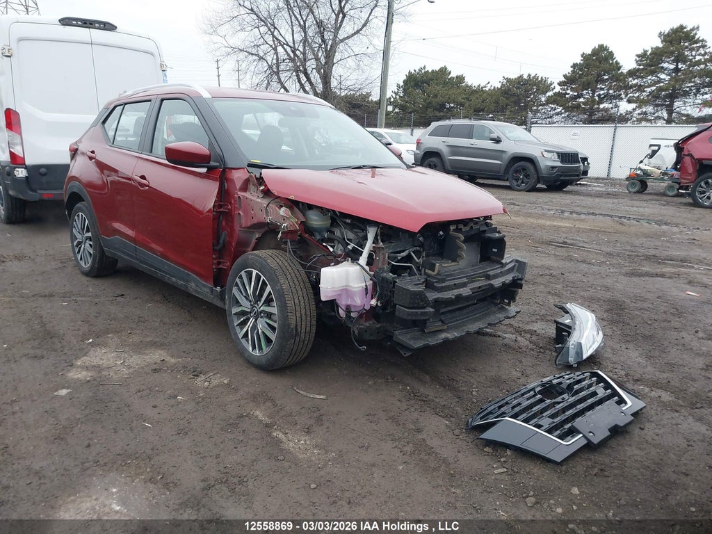 NISSAN KICKS PLAY 2025