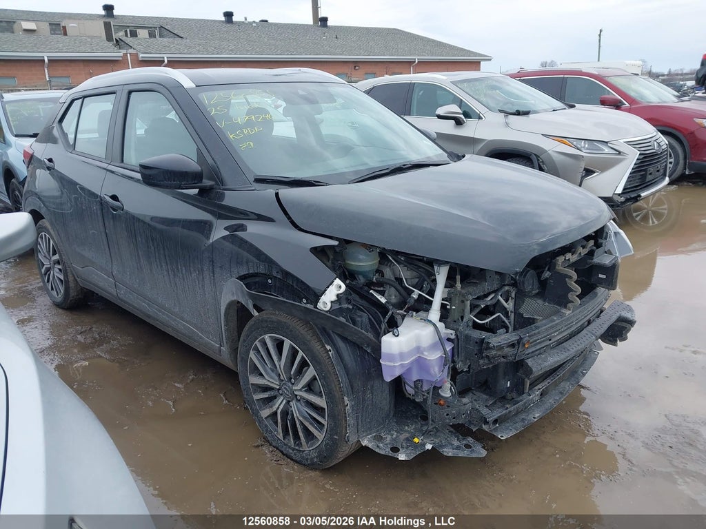 NISSAN KICKS PLAY 2025