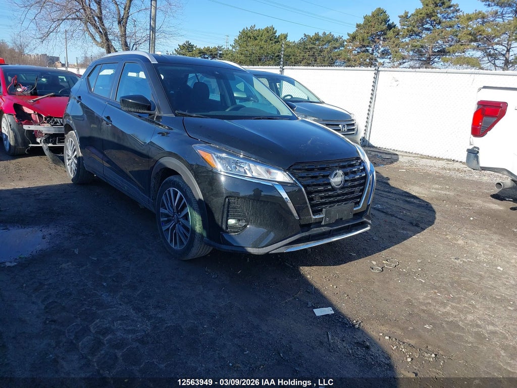 NISSAN KICKS PLAY 2025