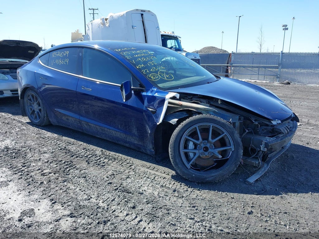 TESLA MODEL 3 2021