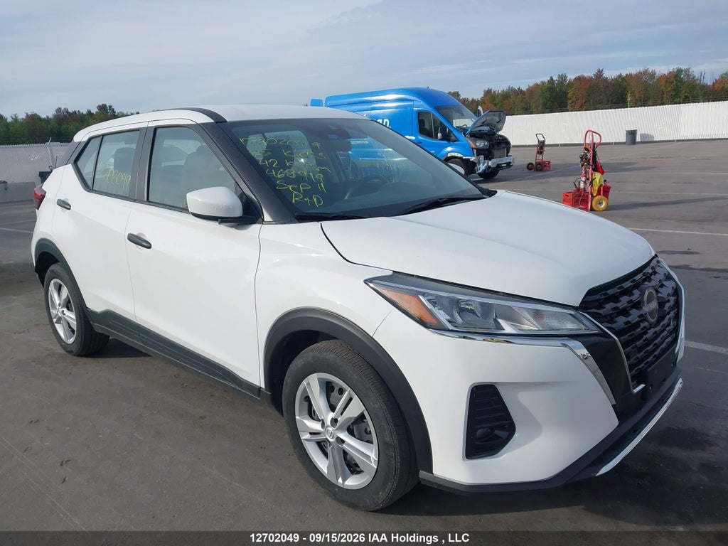 NISSAN KICKS PLAY 2025