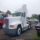 1FUYDMDB1YPF77886 2000 Freightliner Semi Truck auction photo thumbnail 2