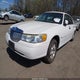 1LNHM82W3YY923556 2000 Lincoln Town Car Signature auction photo thumbnail 2