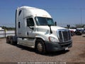 Photo 1 of 10 — 2009 Freightliner Cascadia 125