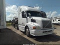 Photo 1 of 11 — 2000 Volvo VN