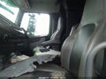 Photo 5 of 14 — 2022 Volvo VNL